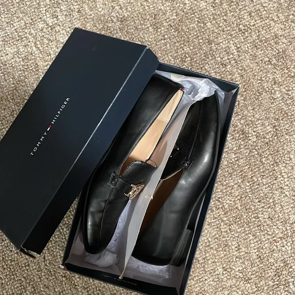 Tommy Hilfiger women’s loafer. 9.5 black Cozte. - Picture 2 of 6
